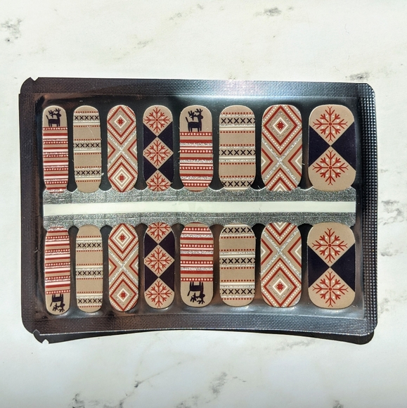 5 for $20 Nail Wraps- Winter's Knit - Picture 3 of 9